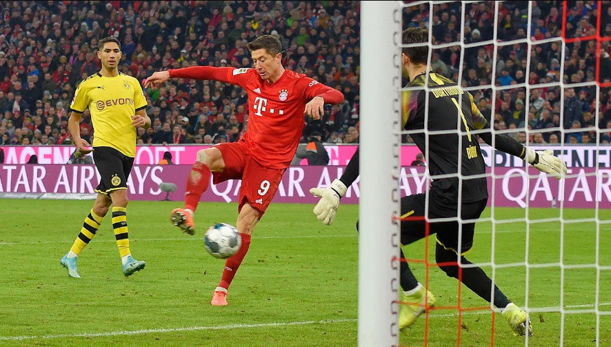 Đến phút 76, Lewandowski hoàn tất cú đúp ở trận này, qua đó nâng số pha lập công tại Bundesliga mùa này lên con số 16 sau 11 trận đấu. (Nguồn: fdb.de)