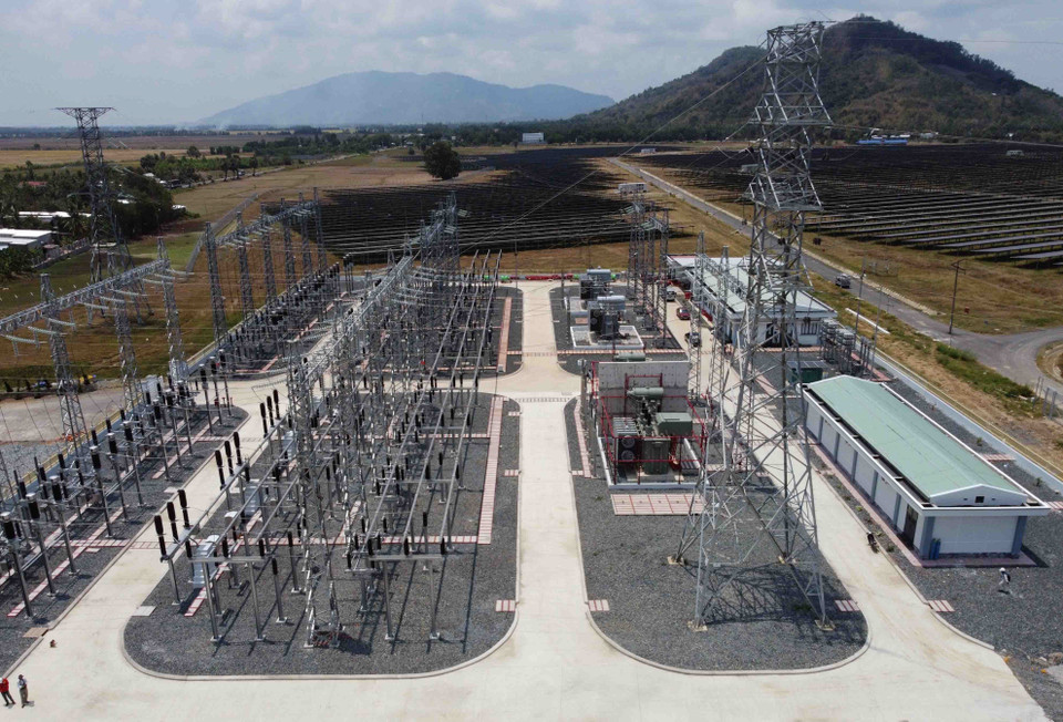 Hệ thống trạm biến áp của Nhà máy điện mặt trời Sao Mai-An Giang ở xã An Hảo, huyện Tịnh Biên. (Ảnh: Vũ Sinh/TTXVN)