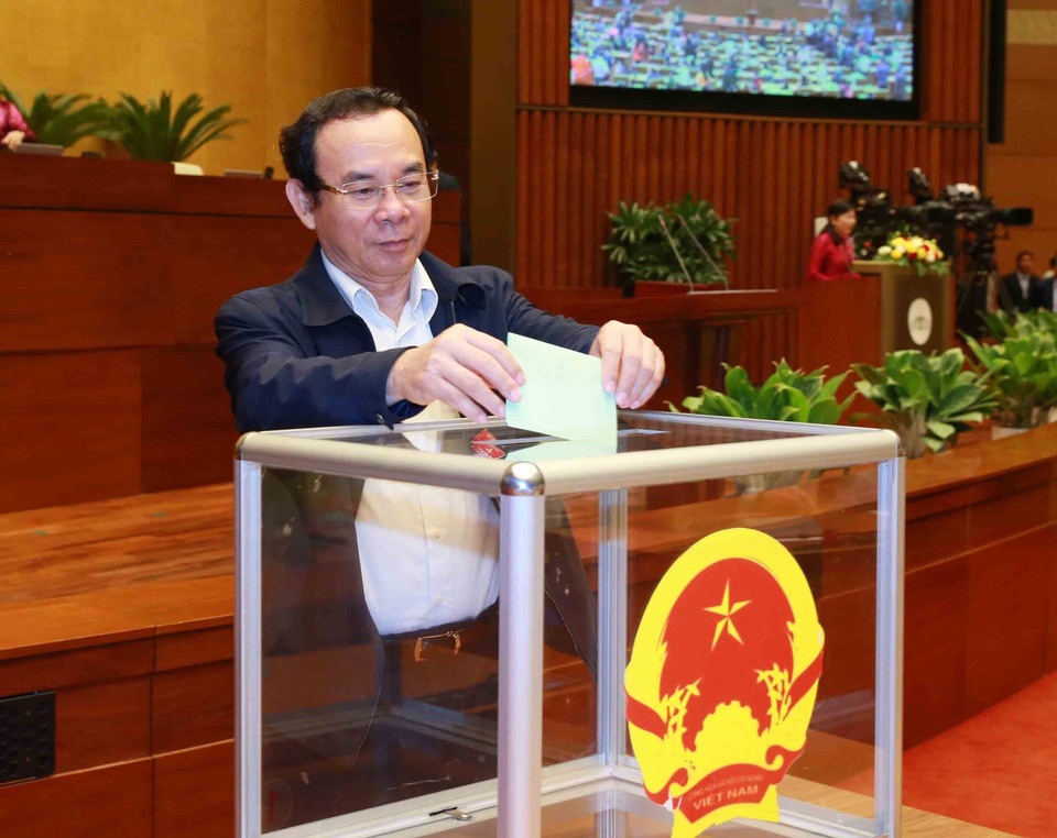 Đại biểu Quốc hội bỏ phiếu bầu Chủ tịch Quốc hội, Chủ tịch Hội đồng bầu cử quốc gia. (Ảnh: Phương Hoa/TTXVN)