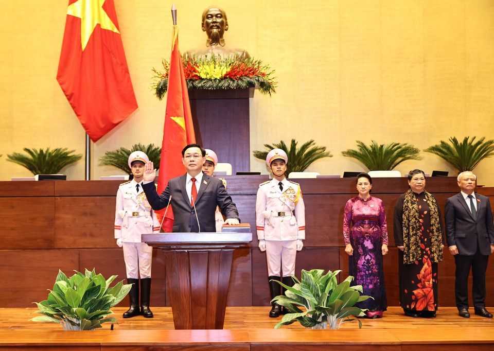 Chủ tịch Quốc hội Vương Đình Huệ tuyên thệ nhậm chức. (Ảnh: Trọng Đức/TTXVN)