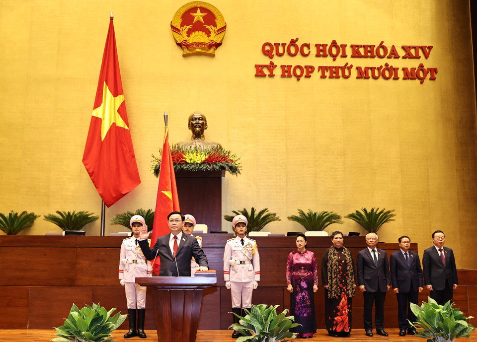 Chủ tịch Quốc hội Vương Đình Huệ tuyên thệ nhậm chức. (Ảnh: Dương Giang/TTXVN)