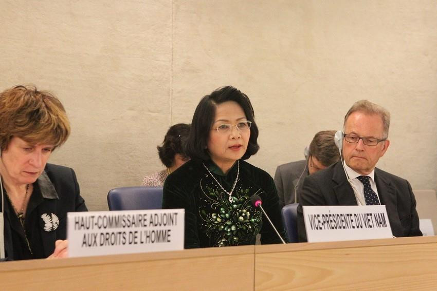 Phó Chủ tịch nước Đặng Thị Ngọc Thịnh phát biểu tại khóa họp thứ 32 Hội đồng Nhân quyền Liên hợp quốc, ngày 13/6/2016, tại trụ sở Liên hợp quốc ở thành phố Geneva (Thụy Sĩ). (Ảnh: Quang Hải/TTXVN)