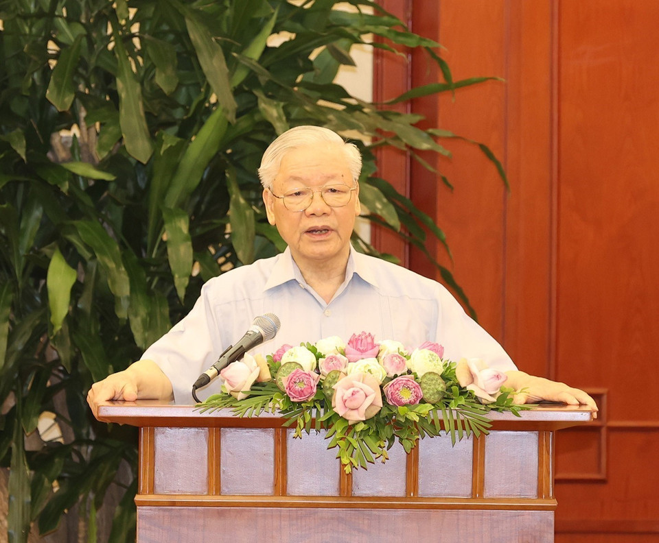 Tổng Bí thư Nguyễn Phú Trọng nói chuyện với người có công tiêu biểu toàn quốc. (Ảnh: Trí Dũng/TTXVN)