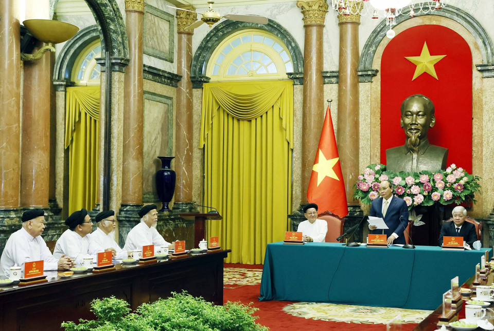 Chủ tịch nước Nguyễn Xuân Phúc phát biểu tại buổi tiếp chức sắc các Hội thánh và Tổ chức Cao Đài. (Ảnh: Thống Nhất/TTXVN)