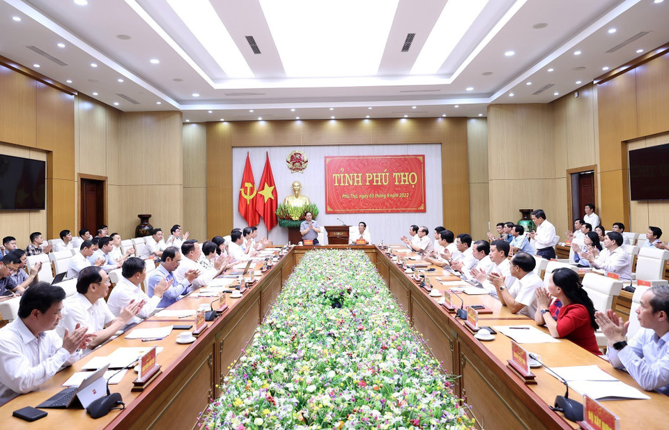 Thủ tướng Phạm Minh Chính làm việc với lãnh đạo chủ chốt tỉnh Phú Thọ. (Ảnh: Dương Giang/TTXVN)