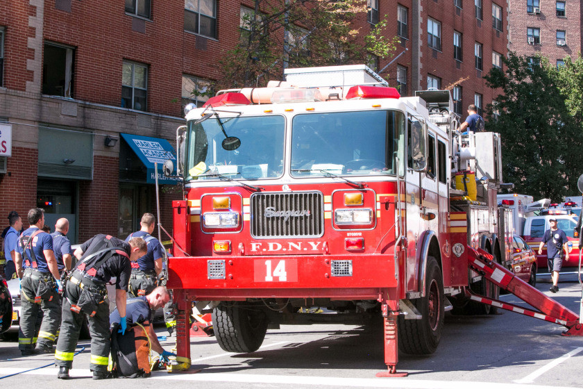 Các nhân viên cứu hỏa có mặt tại hiện trường ngay sau khi nhận được tin báo. (Nguồn: nypost)