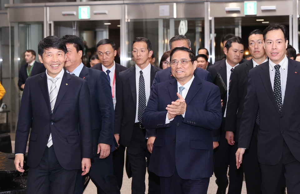 Thủ tướng Phạm Minh Chính và ông Yamamoto Ichita, Thống đốc tỉnh Gunma của Nhật Bản. (Ảnh: Dương Giang/TTXVN)