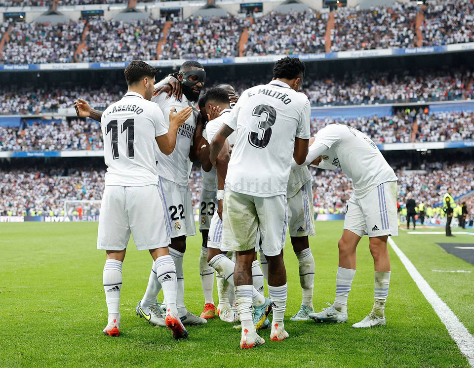 Chiến thắng trước Barcelona giúp Real Madrid độc chiếm ngôi đầu với 25 điểm sau 9 vòng đấu. (Nguồn: realmadrid)