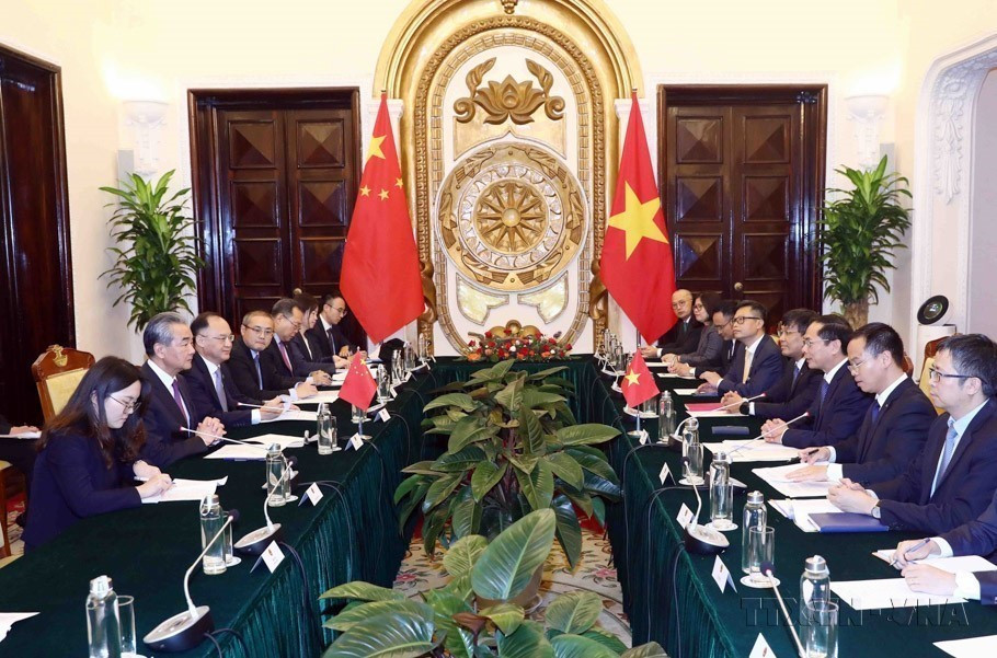 Bộ trưởng Ngoại giao Bùi Thanh Sơn hội đàm với Bộ trưởng Ngoại giao Trung Quốc Vương Nghị đang thăm chính thức Việt Nam và dự Phiên họp lần thứ 13 Ủy ban Chỉ đạo hợp tác song phương Việt Nam-Trung Quốc. (Ảnh: Phạm Kiên/TTXVN)