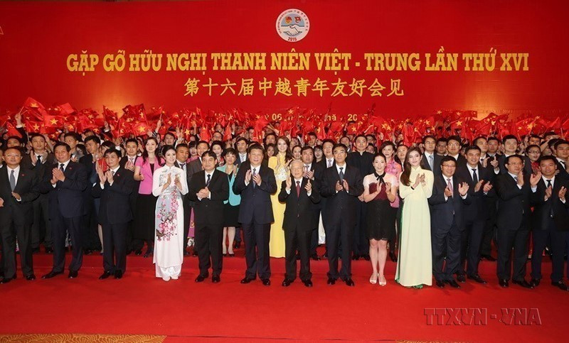 Tổng Bí thư Nguyễn Phú Trọng và Tổng Bí thư, Chủ tịch Trung Quốc Tập Cận Bình dự Gặp gỡ hữu nghị thanh niên Việt–Trung lần thứ XVI (Hà Nội, 6/11/2015). (Ảnh: Trí Dũng/TTXVN)