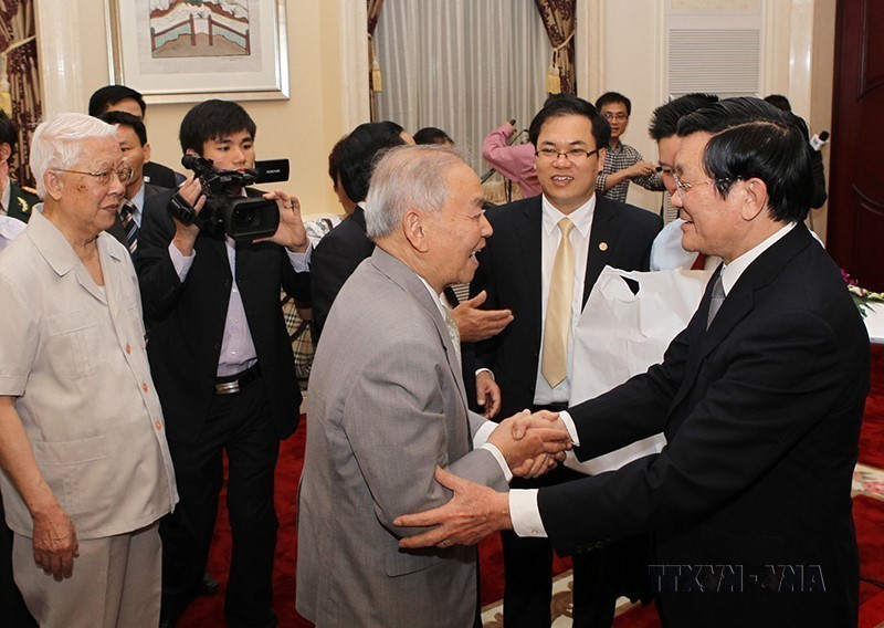 Chủ tịch nước Trương Tấn Sang gặp gỡ bạn bè Trung Quốc từng giúp đỡ Việt Nam trong kháng chiến bảo vệ Tổ quốc và xây dựng đất nước (Bắc Kinh, 20/6/2013). (Ảnh: Nguyễn Khang/TTXVN)