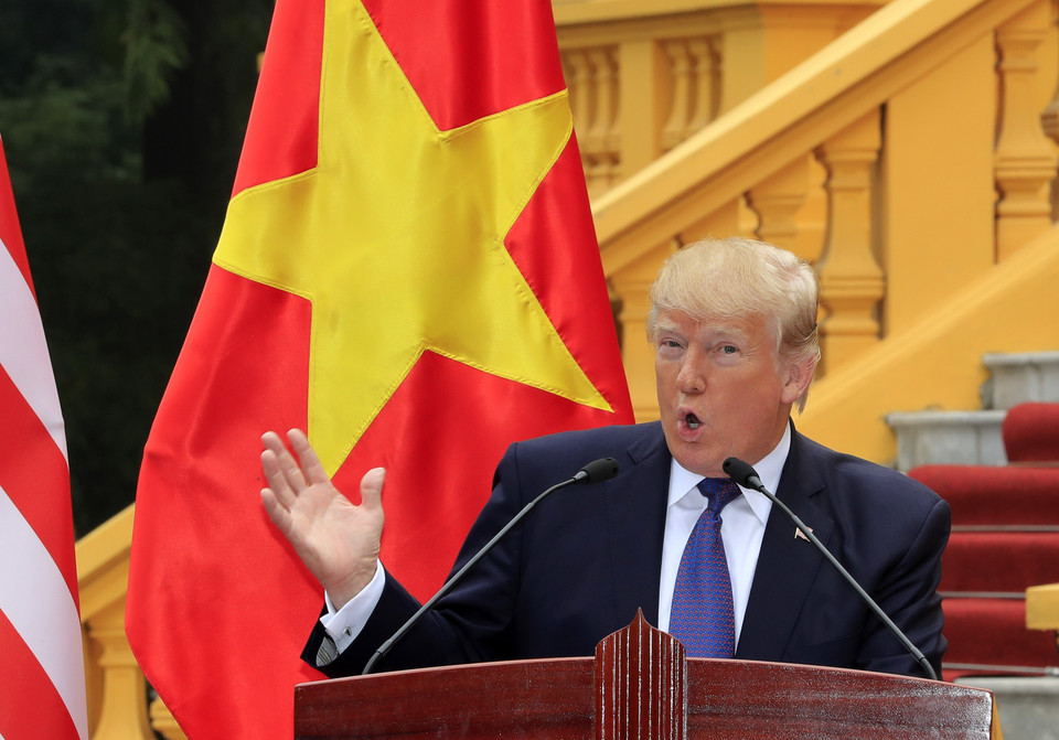 Tổng thống Hoa Kỳ Donald Trump phát biểu tại cuộc họp báo quốc tế, sau khi kết thúc hội đàm với Chủ tịch nước Trần Đại Quang. (Ảnh: Nhan Sáng/TTXVN)