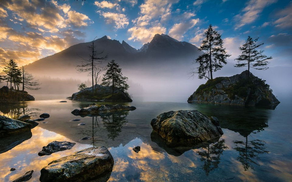 Bình minh trên hồ Hintersee ở Vườn quốc gia Berchtesgaden, Đức. (Nguồn: NatGeo)