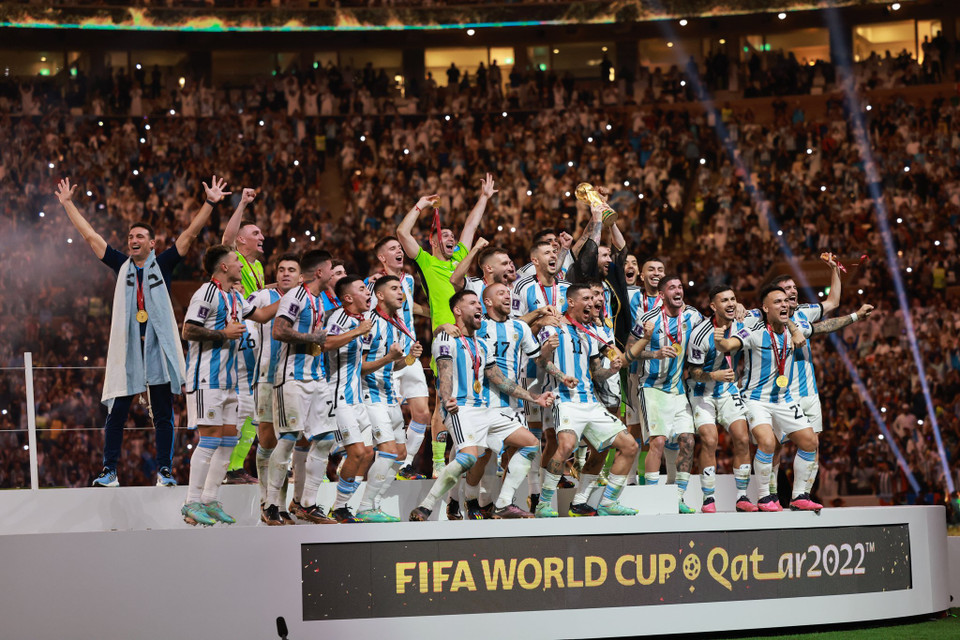 Emiliano Martinez đã được trao giải Thủ môn xuất sắc nhất, trong khi Enzo Fernandez được tôn vinh với danh hiệu cầu thủ trẻ xuất sắc nhất giải. (Ảnh: Hải An/Vietnam+)