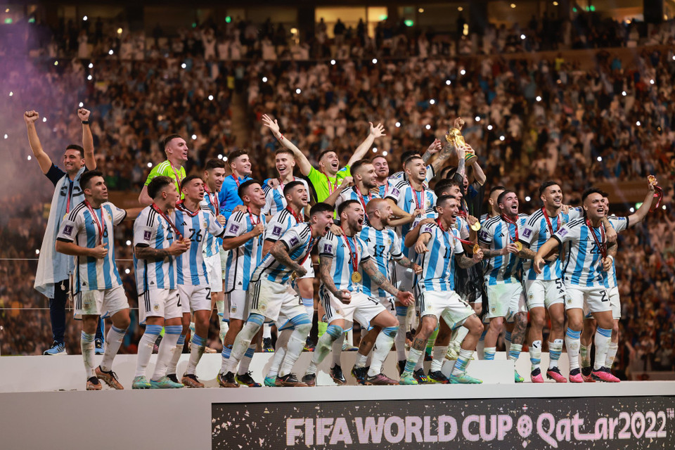 Còn với Argentina, họ cuối cùng cũng đã chấm dứt 36 năm dài chờ đợi bằng chiếc cúp vô địch World Cup 2022 trên đất Qatar.(Ảnh: Hải An/Vietnam+)