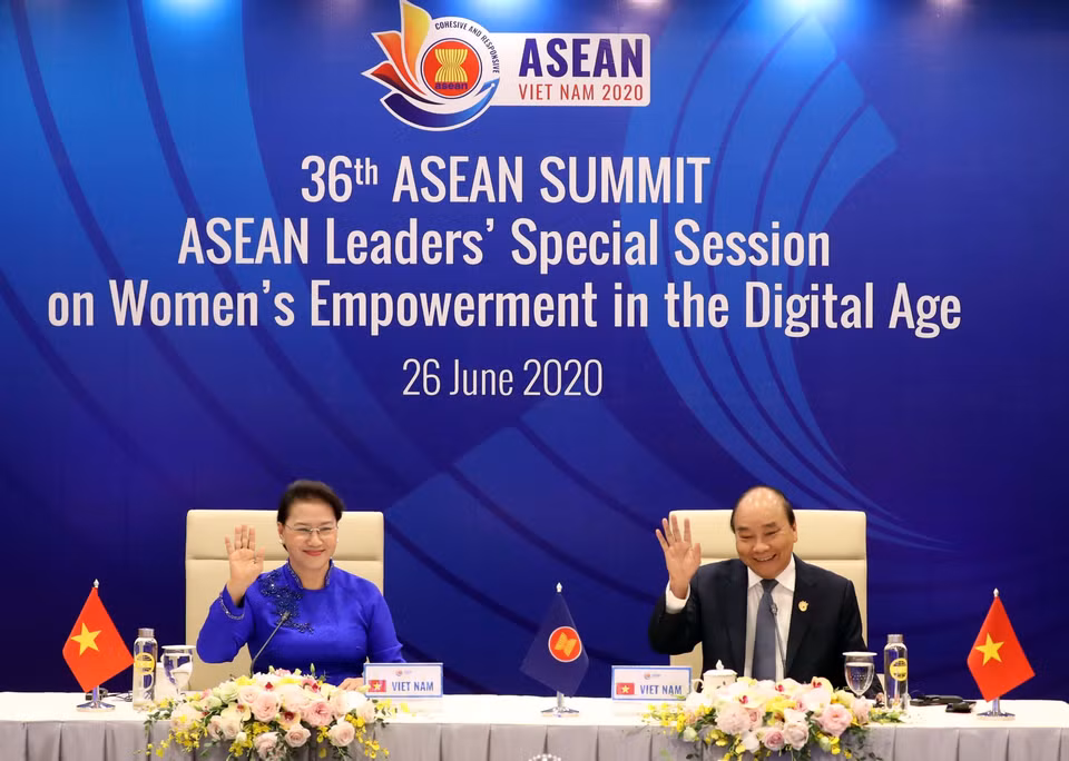 Trong khuôn khổ Hội nghị Cấp cao ASEAN lần thứ 36, chiều 26/6/2020, tại Hà Nội, Thủ tướng Nguyễn Xuân Phúc, Chủ tịch ASEAN 2020 và Chủ tịch Quốc hội Nguyễn Thị Kim Ngân, Chủ tịch AIPA-41 đồng chủ trì Phiên họp đặc biệt của các Nhà lãnh đạo ASEAN tại Hội nghị Cấp cao ASEAN 36 về tăng quyền năng phụ nữ trong thời đại số. (Nguồn: TTXVN)