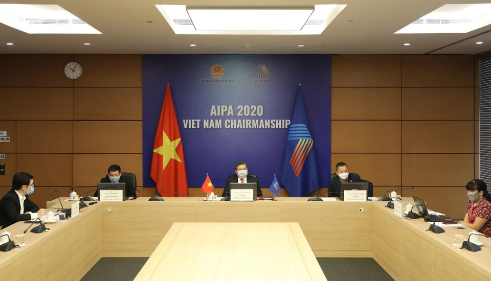 Sáng 21/4/2020, tại Nhà Quốc hội, Chủ nhiệm Ủy ban Đối ngoại của Quốc hội Nguyễn Văn Giàu, thay mặt Quốc hội Việt Nam chủ trì cuộc họp trực tuyến về chủ đề hợp tác chống đại dịch COVID-19 do Ủy ban hợp tác liên Nghị viện Hạ viện Indonesia tổ chức. (Ảnh: Văn Điệp/TTXVN)