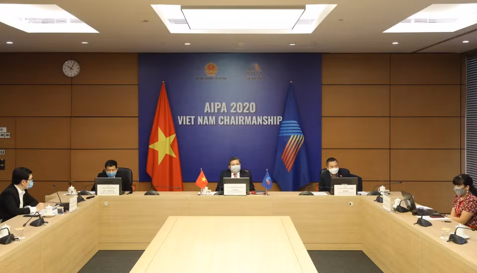 Sáng 21/4/2020, tại Nhà Quốc hội, Chủ nhiệm Ủy ban Đối ngoại của Quốc hội Nguyễn Văn Giàu, thay mặt Quốc hội Việt Nam chủ trì cuộc họp trực tuyến về chủ đề hợp tác chống đại dịch COVID-19 do Ủy ban hợp tác liên Nghị viện Hạ viện Indonesia tổ chức. (Ảnh: Văn Điệp/TTXVN)