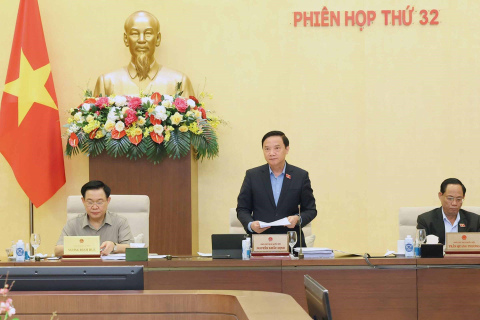 Phó Chủ tịch Quốc hội Nguyễn Khắc Định điều hành nội dung phiên khai mạc. (Ảnh: Nhan Sáng/TTXVN)