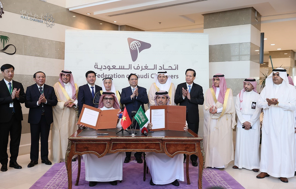 Thủ tướng Phạm Minh Chính chứng kiến Lễ ký biên bản ghi nhớ giữa Công ty Đầu tư Công nghiệp Zamil (ZIIC) và Công ty Thép xây dựng Zamil Việt Nam (ZSV) về dự án mở rộng ZSV tại Việt Nam (giai đoạn 2023-2030). (Ảnh: Dương Giang-TTXVN)