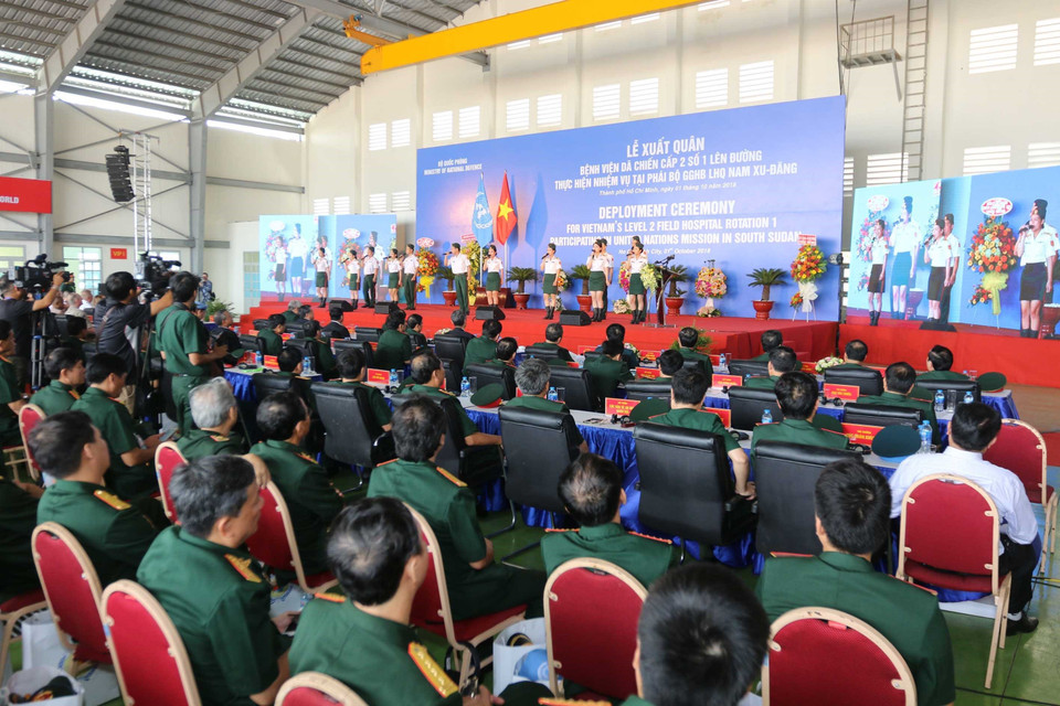 Chương trình văn nghệ chào mừng lễ xuât quân Bệnh viện dã chiến cấp 2 số 1 lên đường thực hiện nhiệm vụ tại Phái bộ gìn giữ hòa bình Liên hợp quốc ở Nam Sudan. (Ảnh: Xuân Khu/TTXVN)