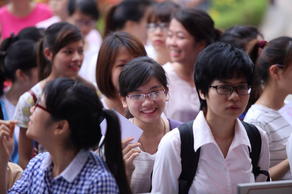 Sinh viên rạng rỡ tại điểm bỏ phiếu khu vực trường Đại học sư phạm Hà Nội. (Ảnh: Minh Sơn/Vietnam+))