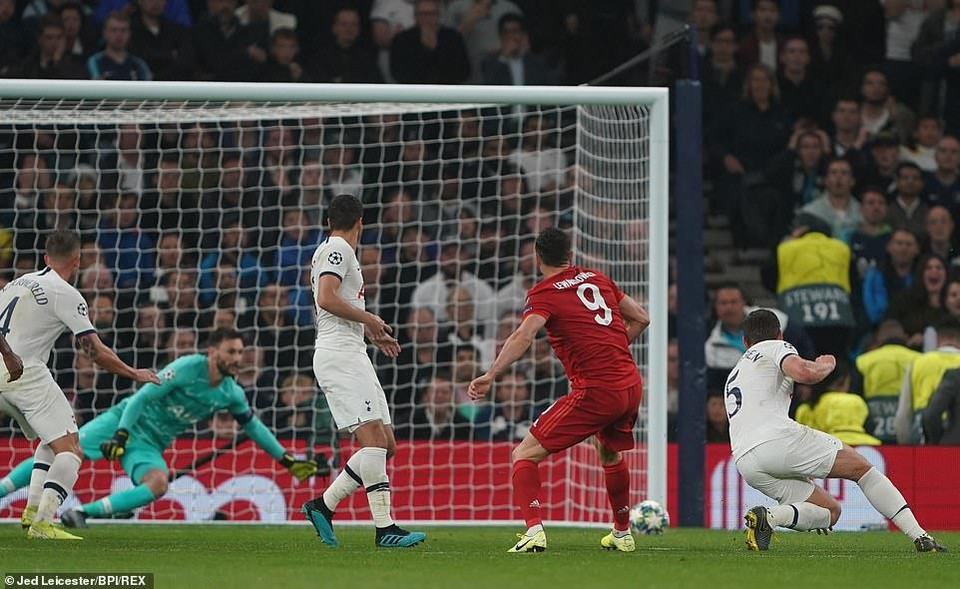 Và ngay trước khi hiệp 1 khép lại, Robert Lewandowski đã kịp 'nổ súng' để giúp Hùm xám dẫn ngược 2-1.