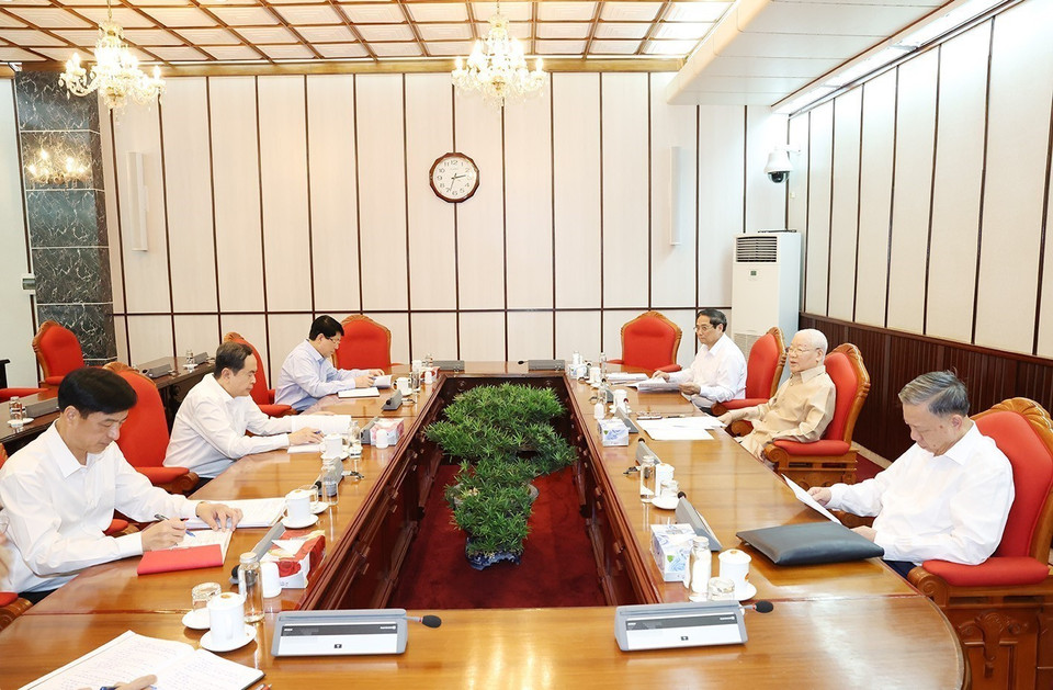 Tổng Bí thư Nguyễn Phú Trọng chủ trì cuộc họp lãnh đạo chủ chốt. (Ảnh: Trí Dũng/ TTXVN)