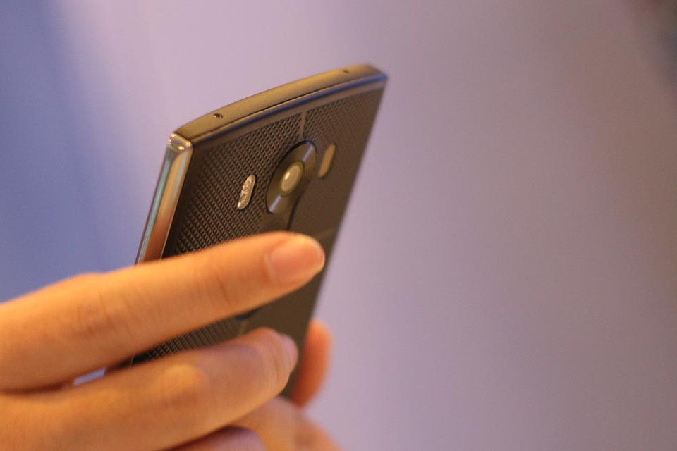 Máy sử dụng Chip Qualcomm Snapdragon 808; Ram 4GB; bộ nhớ 64GB; Pin 3.000 mAh. (Ảnh: Trung Hiền/Vietnam+)