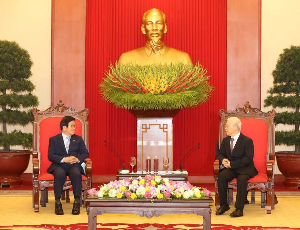 Tổng Bí thư, Chủ tịch nước Nguyễn Phú Trọng tiếp Chủ tịch Quốc hội Hàn Quốc Park Byeong-Seug. (Ảnh: Trí Dũng/TTXVN)