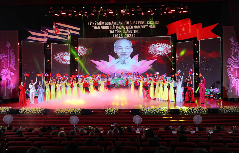 Ca khúc "Như có Bác Hồ trong ngày vui đại thắng khép lại lễ kỷ niệm". (Ảnh: Thanh Tùng/TTXVN)