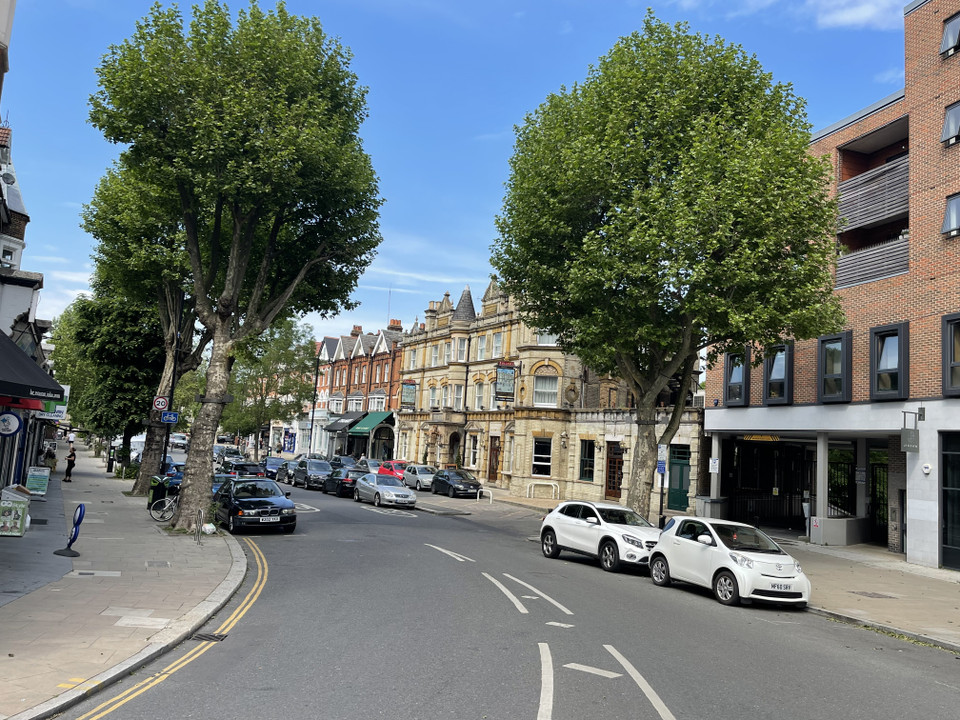 Khách sạn Drayton Court tọa lạc trên con phố The Avenue yên tĩnh, vắng vẻ, thuộc West Ealing. (Ảnh: Hợp Nguyễn/Vietnam+)