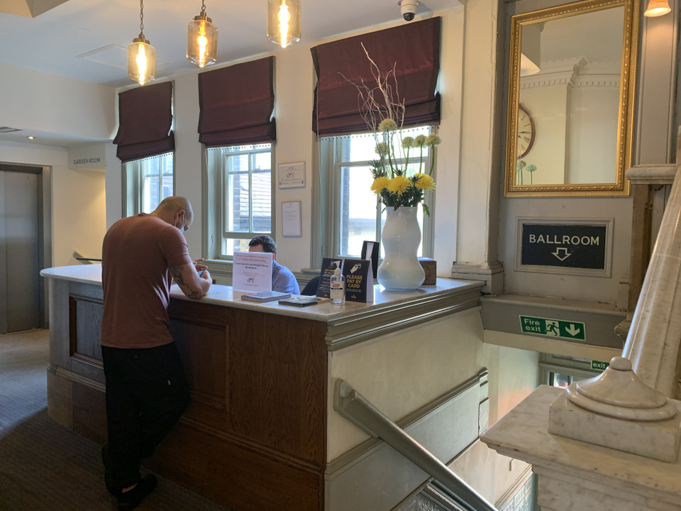 Khu vực lễ tân đón khách. (Ảnh: Hợp Nguyễn/Vietnam+)