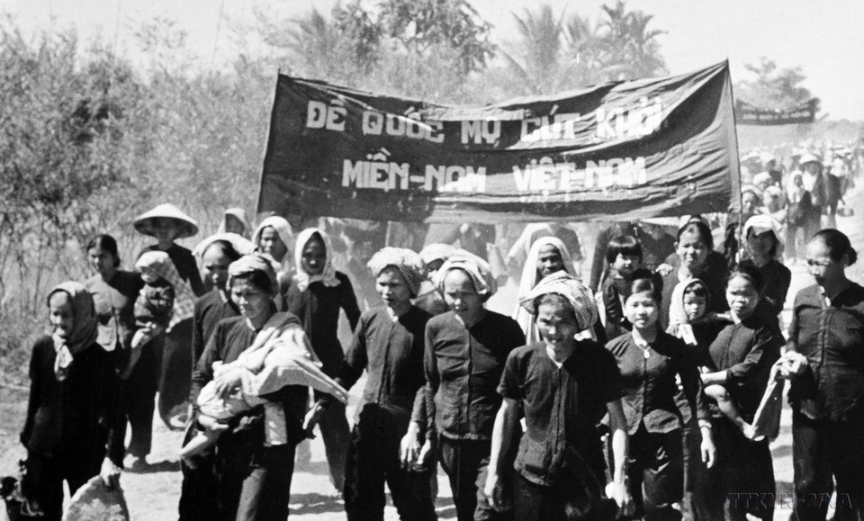  ”Đội quân tóc dài” là nòng cốt của phong trào Đồng Khởi những năm 1960, đánh dấu bước phát triển của cách mạng miền Nam, chuyển từ thế giữ gìn lực lượng sang thế tiến công. (Ảnh: Tư liệu TTXVN)