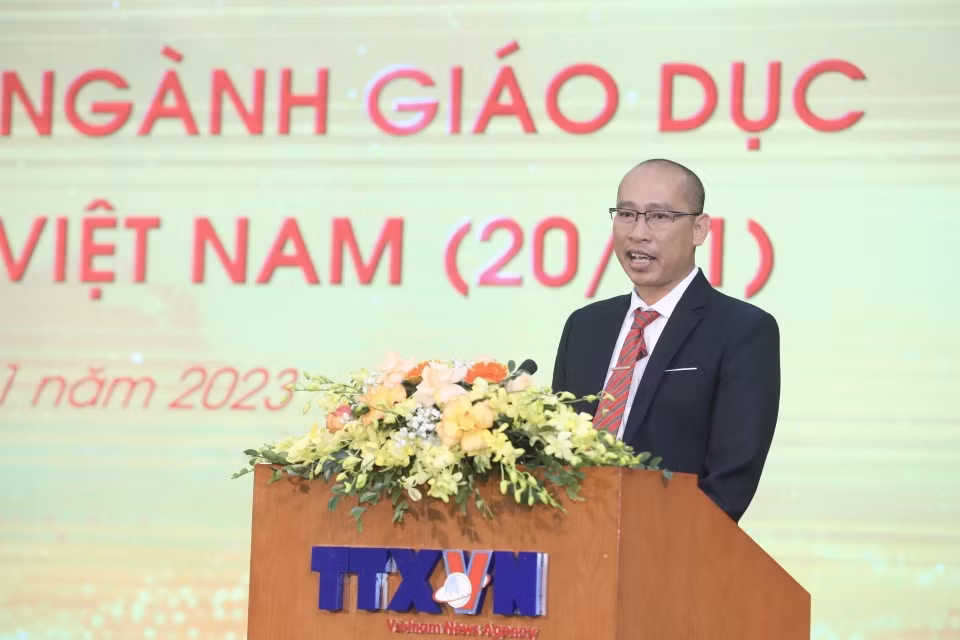 Thầy giáo Nguyễn Ngọc Thắng, Khoa Kỹ thuật Công nghệ, Trường Đại học Tiền Giang chia sẻ những kinh nghiệm trong quá trình đào tạo, nghiên cứu khoa học. (Ảnh: Minh Quyết/TTXVN)