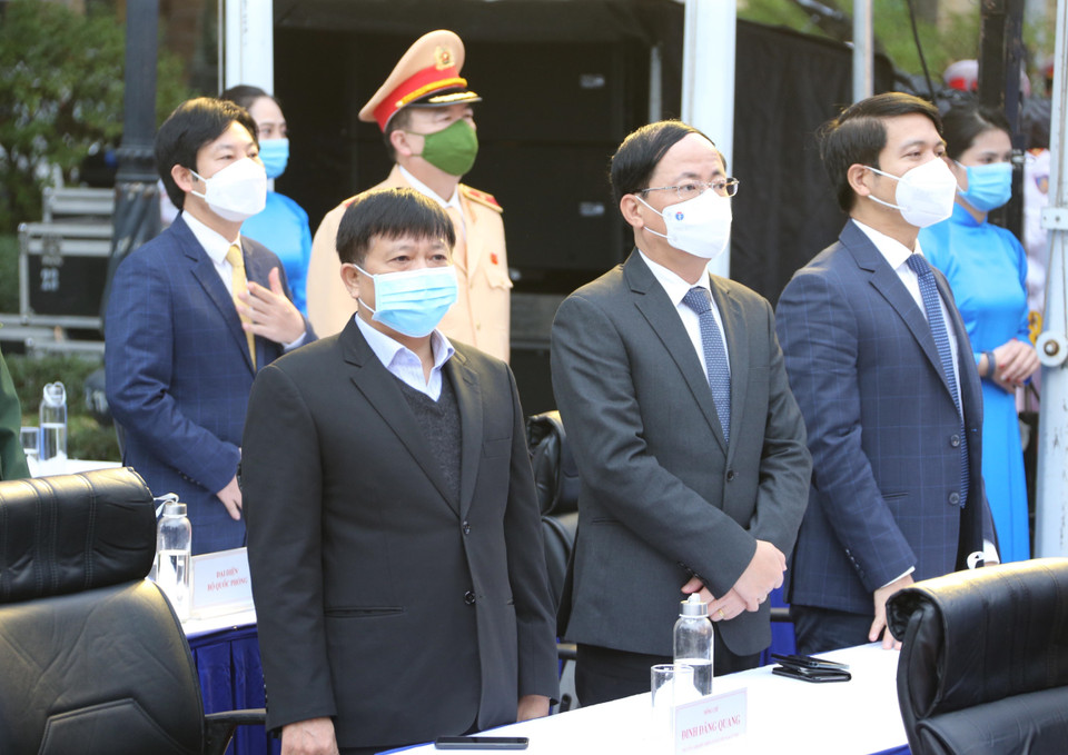 Lãnh đạo các bộ, ngành dự lễ phát động ra quân Năm an toàn giao thông 2022. (Ảnh: Lâm Khánh/TTXVN)