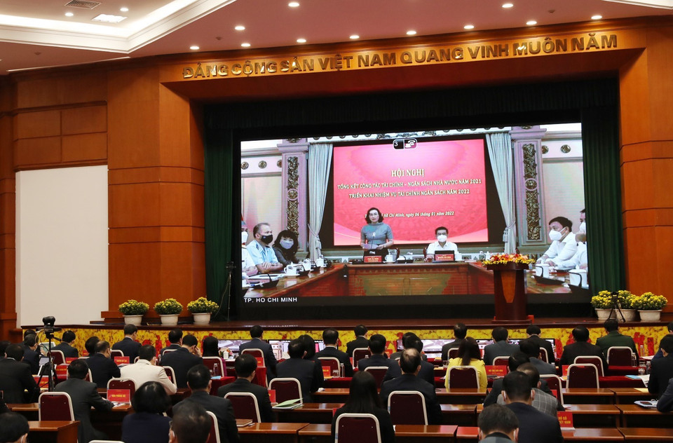 Bà Phan Thị Thắng, Phó Chủ tịch thường trực UBND Thành phố Hồ Chí Minh, phát biểu trực tuyến. (Ảnh: Phạm Hậu/TTXVN)