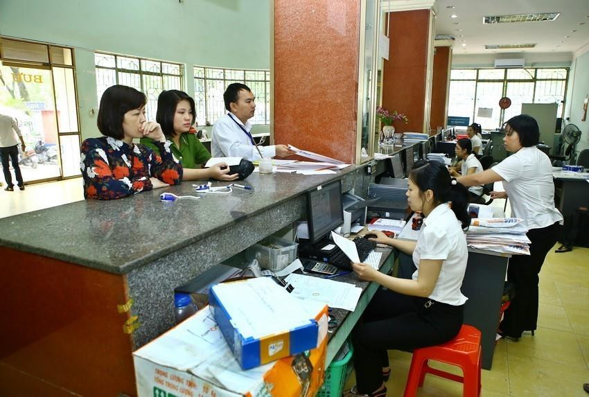 Quầy giao dịch khách hàng tại Trung tâm Bưu điện tỉnh Cao Bằng. (Ảnh: Minh Quyết/TTXVN)