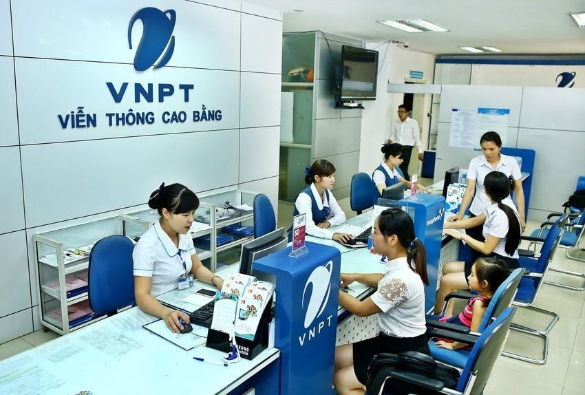 Hoạt động phát triển dịch vụ tại Trung tâm Viễn thông Cao Bằng. (Ảnh: Minh Quyết/TTXVN)