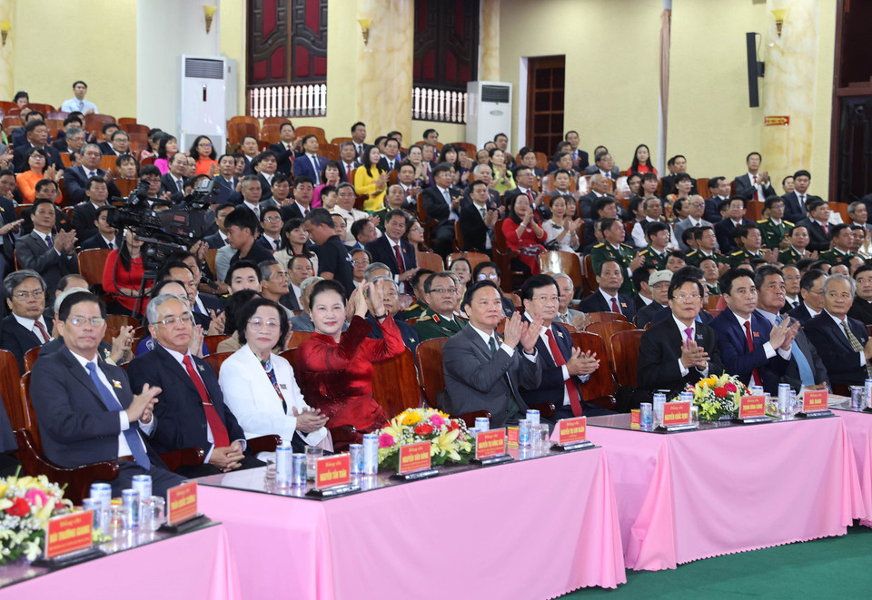  Chủ tịch Quốc hội Nguyễn Thị Kim Ngân với các đại biểu dự đại hội. (Ảnh: Trọng Đức/TTXVN)