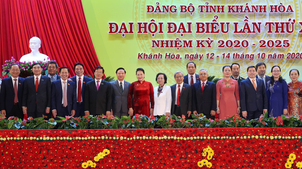 Chủ tịch Quốc hội Nguyễn Thị Kim Ngân với các đại biểu dự đại hội. (Ảnh: Trọng Đức/TTXVN)