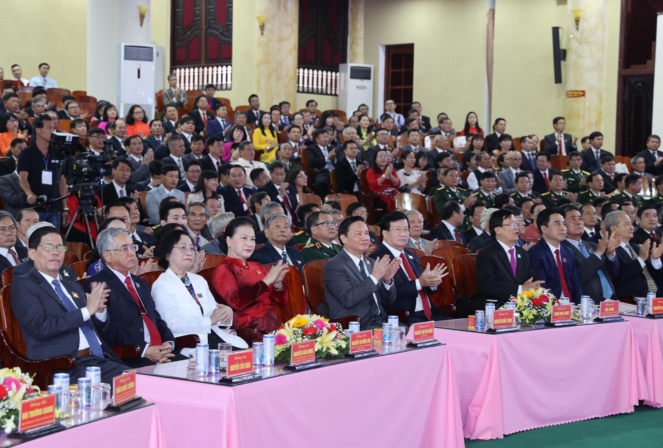 Chủ tịch Quốc hội Nguyễn Thị Kim Ngân với các đại biểu dự đại hội. (Ảnh: Trọng Đức/TTXVN)