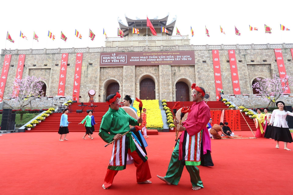 Các tiết mục biểu diễn nghệ thuật. (Ảnh: Danh Lam/TTXVN)