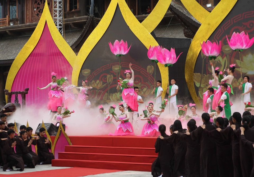 Chương trình nghệ thuật chào mừng. (Ảnh: Thanh Tùng/TTXVN)