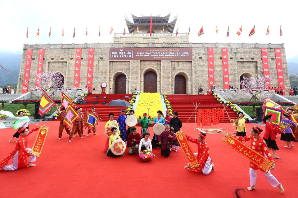 Các tiết mục biểu diễn nghệ thuật. (Ảnh: Danh Lam/TTXVN)