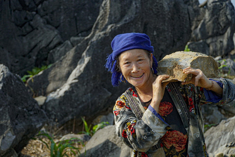 Cuộc sống người dân Tả phìn gắn bó với đá. (Ảnh: Xuân Tư/TTXVN)