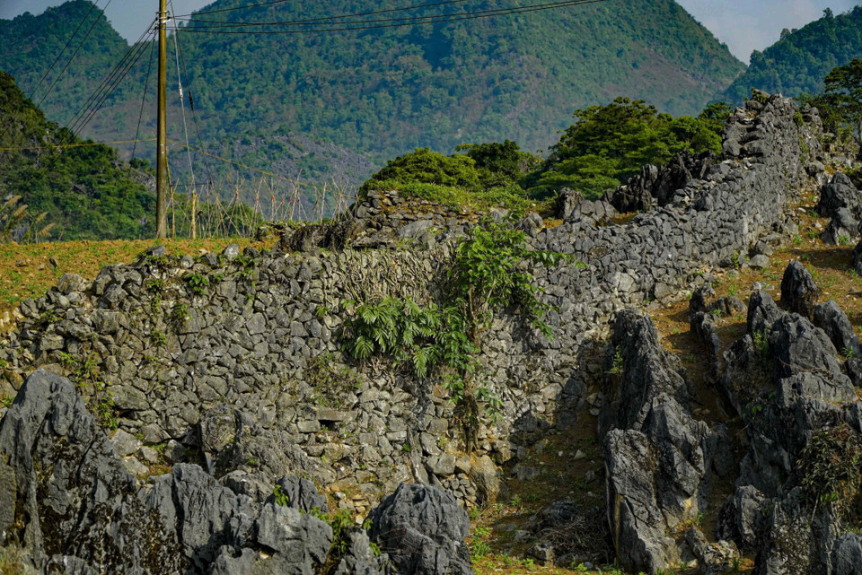Di tích Thành Vàng Lồng được xếp từ đá tại xã Tả Phìn, huyện Tủa Chùa. (Ảnh: Xuân Tư/TTXVN)