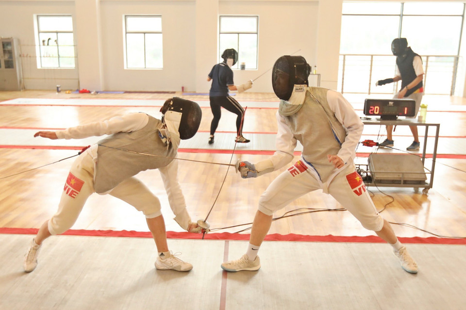 Các vận động viên nỗ lực tập luyện, nhằm hướng tới mục tiêu mang về thành tích cao cho đoàn thể thao Việt Nam tại SEA Games 31. (Ảnh: Minh Quyết/TTXVN)