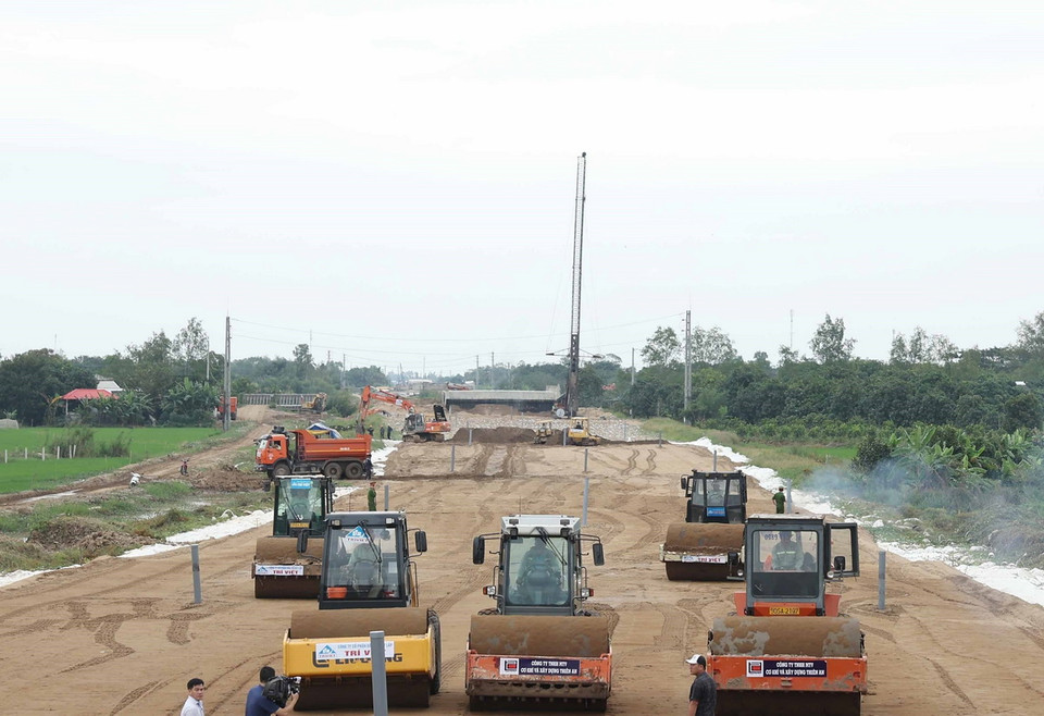 Dự án cao tốc Cao Lãnh-An Hữu, đoạn xã Mỹ Thọ, huyện Cao Lãnh, tỉnh Đồng Tháp. (Ảnh: Thống Nhất/TTXVN)