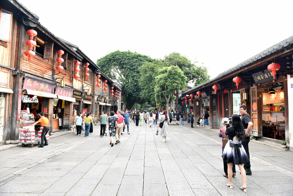 Nằm trong khu vực trung tâm Phúc Châu (khu phố cổ có lịch sử hơn 2.200 năm), “Ba phường bảy ngõ” có gần 40ha nằm trong phạm vi bảo tồn. Đây là một khu phố lịch sử và văn hóa có quy mô lớn và được bảo tồn tương đối hoàn chỉnh trên toàn Trung Quốc. (Ảnh: Thành Dương/Vietnam+)